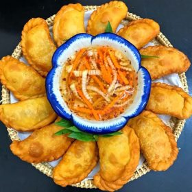 Banh goi - một trong những đồ ăn vặt hot nhất hiện nay