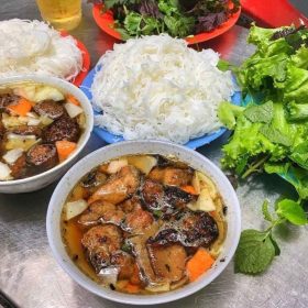 bún chả-món đồ ăn vặt hot nhất hiện nay tại Hà Thành